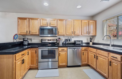 Skyline Bel Air Estates Condo | Serene Saguaro- Foothills condo w/heated pool, gym, private courtyard.