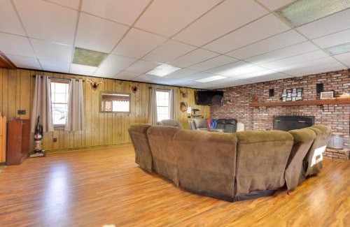 Saxton House | Serene Saxton Lodge 7 Mi to Lake Raystown!