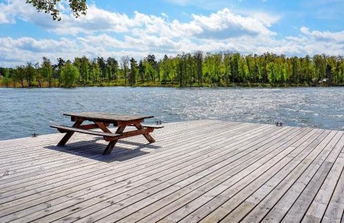 Adelso House | Serene Seaside Retreat in Adelso-By Traum