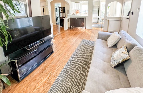 South Berkeley Cottage | Serene Sequoia Cottage - Near UC Berkeley - Fully Equipped