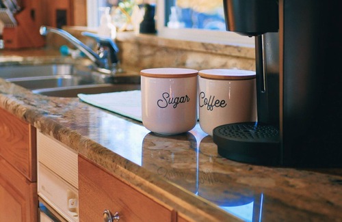 Eagle Point House | Serene Shasta Hilltop Escape w/private jacuzzi and sauna.