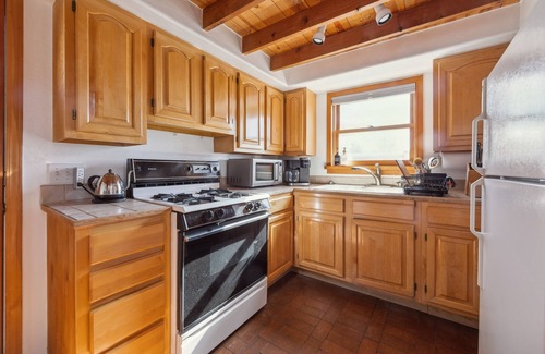 Santa Fe House | Serene, Stylish, Central Pied-à-terre With Lots of Light & Tall Ceilings