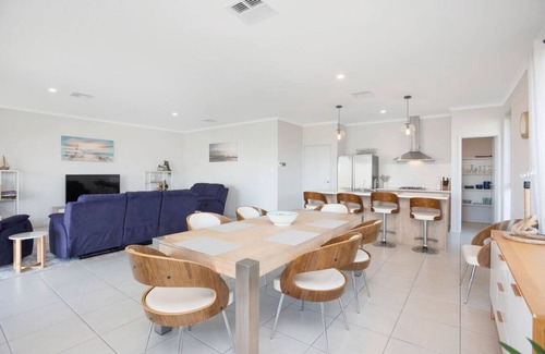 Nangkita House | Serenity 24 Waterfront Living on Hindmarsh Island