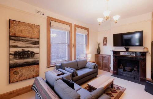 Hobart Central Business District House | Serenity and style in Sandy Bay