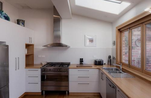 Hobart Central Business District House | Serenity and style in Sandy Bay