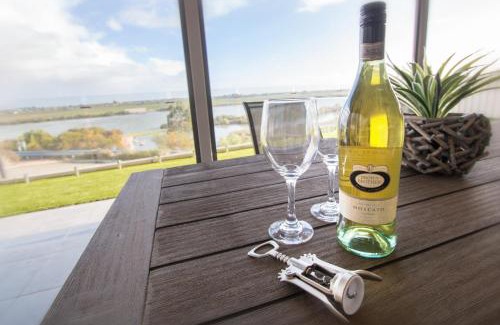 Seymour House | ‘Serenity’ and sweeping Murray River views