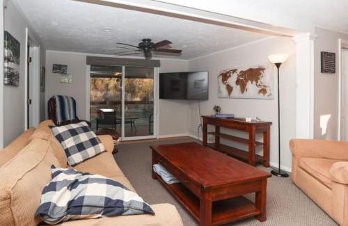 Spottswood House | Serenity Awaits on Buffalo Creek