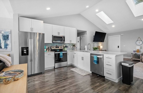 Beaver Shores House | Serenity @ Beaver Lake: Views, Hot Tub & Game Room