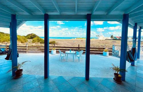 Harrismith House | Serenity by the Sea: Ocean Front Villa with Pool