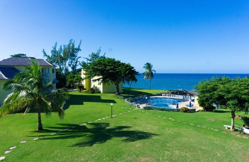 Tower Isle Condo | Serenity by the Sea-Ocean View 3 BR Sea Palms Jamaica