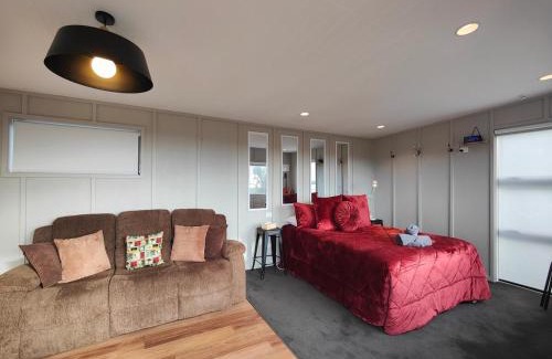 Omaui House | Serenity by the Sea