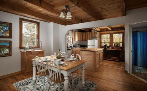 Marshall House | Serenity Cabin In The Woods