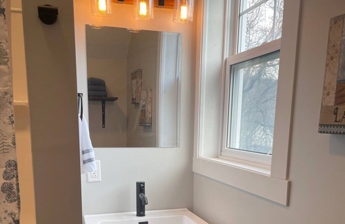 Coaticook Apartment | Serenity, charm and convenience - le Loft awaits you!