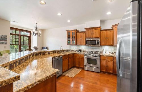 Branson House | Serenity Escape by the Lake - Condo for 6 with Resort-style Amenities