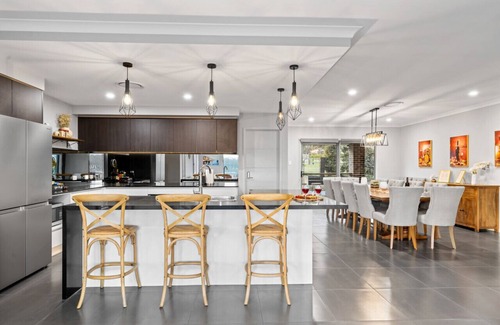 Millfield House | Serenity Estate: Luxury Hunter Valley Acreage - Heated SwimSpa ~ MountainViews ~FirePit ~ Pool Table