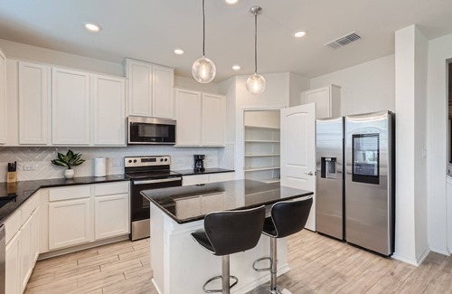 Georgetown House | Serenity Haven: Charming 5 Bed with Moden Amenities