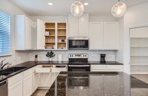 Georgetown House | Serenity Haven: Charming 5 Bed with Moden Amenities