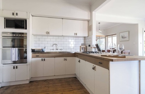 Red Hill South House | Serenity in Red Hill Winery Bliss and Coastal Beauty