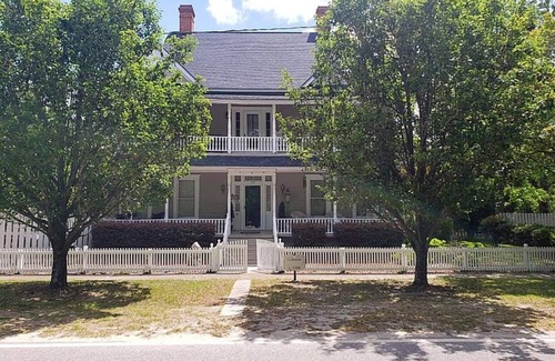 Cobbtown House | Serenity Inn a Place to relax and get refreshed