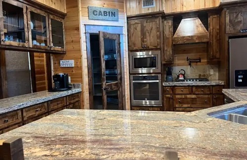 Ringold Cabin | Serenity Lodge/Volleyball court & 3 ponds firepit
