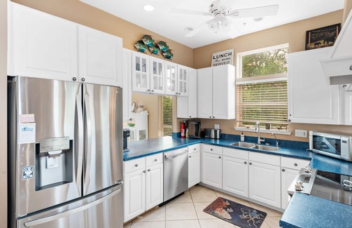 Jose's Hideaway House | SERENITY NOW~1 Min. To BEACH!-SCREENED-IN HEATED POOL-2 Carts-4&6, Island Club