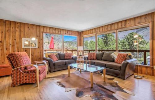 Cascade-Chipita Park House | Serenity Pines Hideaway w HotTub