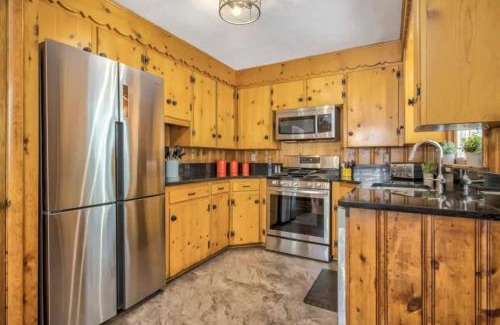Cascade-Chipita Park House | Serenity Pines Hideaway w HotTub