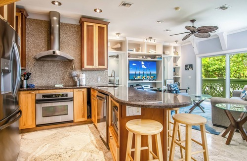 New Town House | Serenity Retreat- 2/2 townhouse with pool and dock