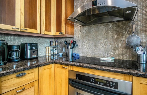 New Town House | Serenity Retreat- 2/2 townhouse with pool and dock
