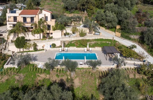 Kantanos-Selino Villa | Serenity River Villa