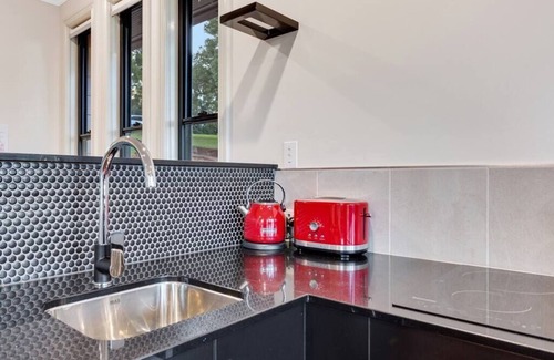 Ravensbourne Ski Chalet | Serenity Studio at Ravensbourne Escape