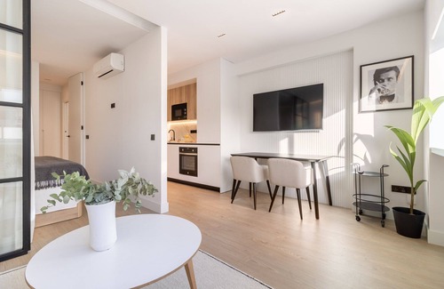 Hispanoamerica Apartment | serrano park i - One Bedroom Apartment, Sleeps 2