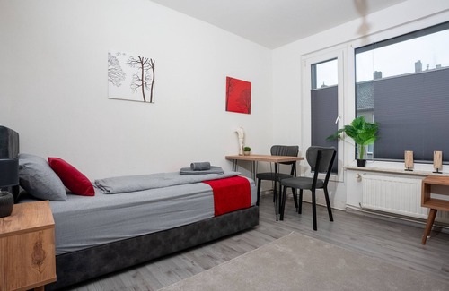 Marxloh Apartment | Serviceroom24 - Apartment 2 in Duisburg Wlan- Smart-tv - 24-7 Check-in und Küche