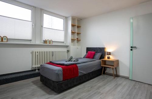 Alt-Rentfort Apartment | Serviceroom24 - Apartment 4 in Gladbeck WLAN - Smart-TV - 24-7 Check-in und Küche