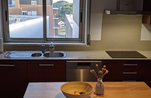 Santana House | Sesimbra 3BDR Apartment W/Terrace by LovelyStay