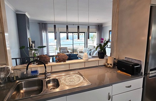 Santiago House | Sesimbra, Villa Luxueuse, Vue Superbe sur Océan, Port, Plage, 6/7 Voyageurs