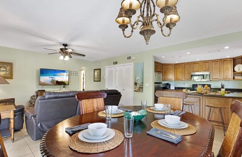 Key West Condo | *SET SAIL @ COCONUT MALLORY* Condo + LAST KEY SERVICES…