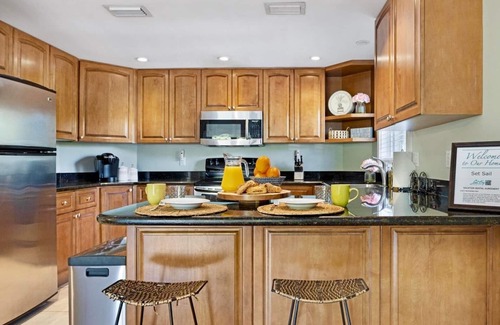 Key West Condo | *SET SAIL @ COCONUT MALLORY* Condo + LAST KEY SERVICES…