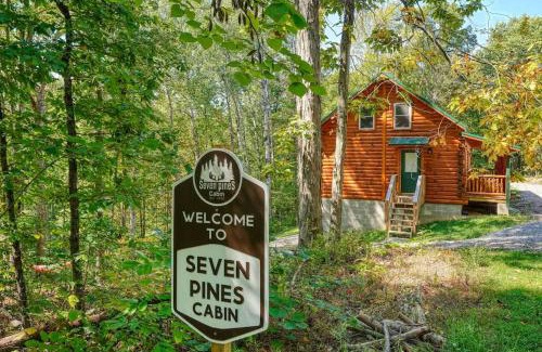 Nelsonville House | Seven Pines Cabin - Secluded in Hocking Hills