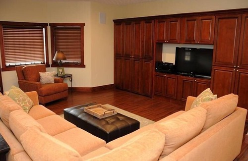 Champion House | Seven Springs 3 Bedrooms Premium Townhome, Ski In/ski Out 3 Townhouse by Redawning