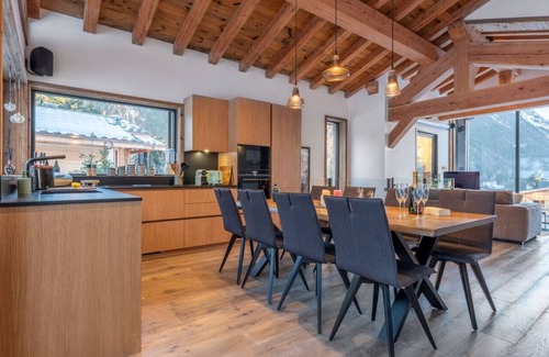 Le Lavancher Ski Chalet | Seven Summits · Magnificent Modern Chalet | Hot tub | Pool | Sauna