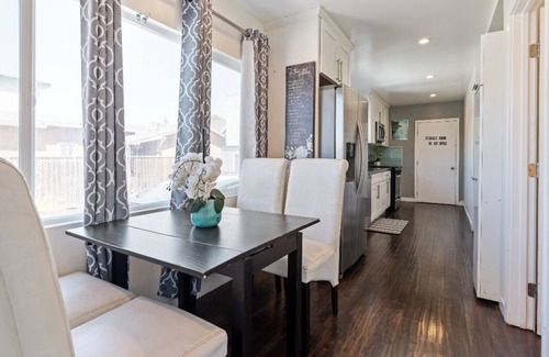 Oakland House | Sf City Ocean View. Free parking inside the compound. 15 min beach Drive