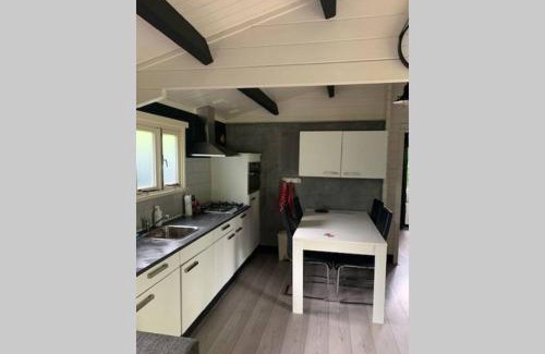 Beekbergen-Zuid House | Sfeervolle blokhut op de Veluwe op recreatiepark Topparken in Beekbergen met vrije tuin en eigen parkeerplaats