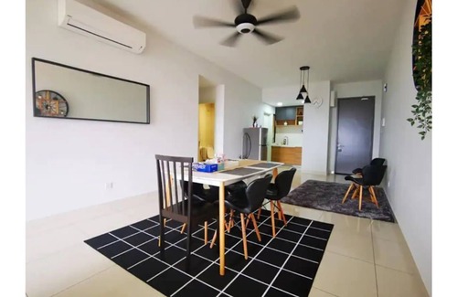 Seri Kembangan Condo | Sfera Residence 500 Mbps WiFi Self Check In