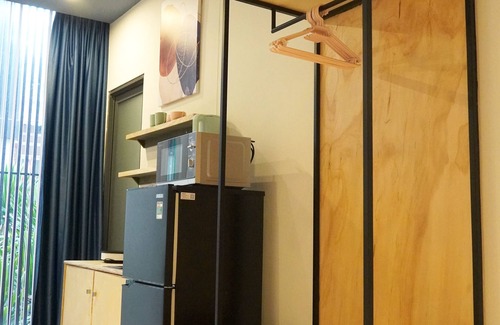 Phu Nhuan Bed & Breakfast | [SGN Airport] Quiet Studio with Kitchen in bustling area close to Airport