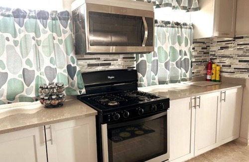 Ocean City House | Sha-Dow Villa by the Airport 3BR