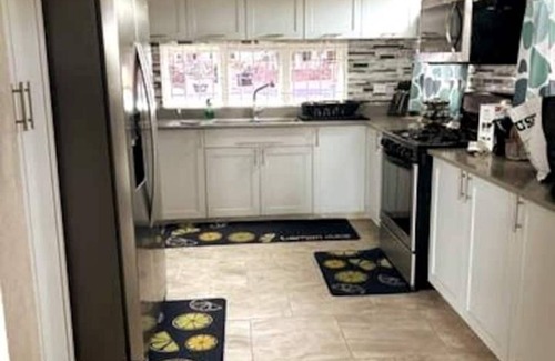 Ocean City House | Sha-Dow Villa by the Airport 3BR
