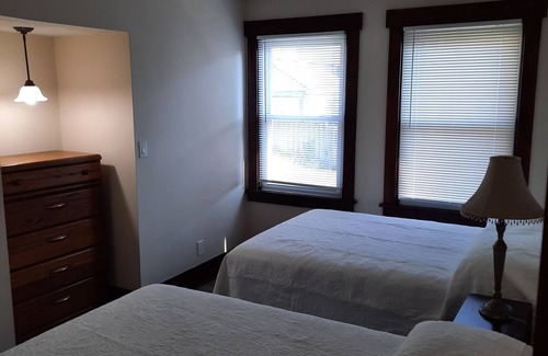 Pittsburgh House | Sha-Ron's Place 2 bedroom home in McKees Rock, Pittsburgh