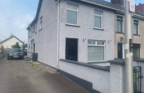 Bellaghy House | Shabby Chic on William Street 3 bedroom townhouse in the centre of Bellaghy