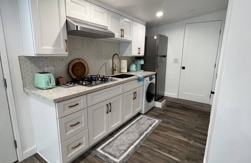 Lake View Terrace Apartment | Shadow Hills Cozy Retreat